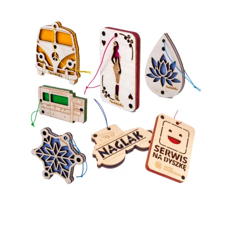 Zawieszki drewniane z filcem i logotypem klienta (1 000 szt.)